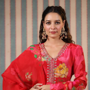 Elegant Front-Cut Dress Set-https://i-media.vyaparify.com/vcards/products/26333/Elegant-Front-Cut-Dress-Set.png Image