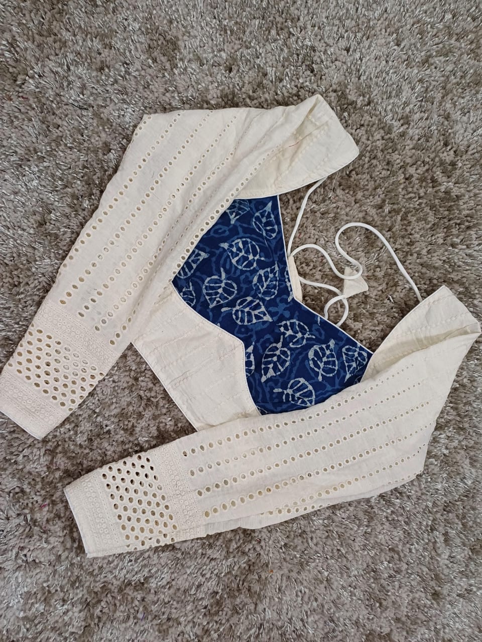 Elegant Full Sleeve Blouses-https://i-media.vyaparify.com/vcards/products/26490/Elegant-Full-Sleeve-Blouses.jpg Image