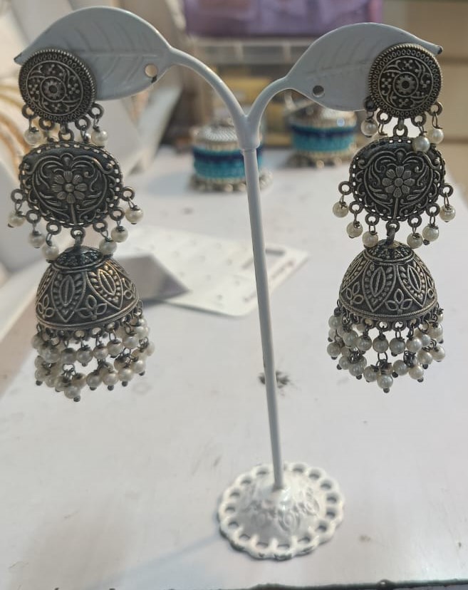 Oxidised Jhumka Earrings-https://i-media.vyaparify.com/vcards/products/27913/Oxidised-Silver-Plated-Earrings.jpg Image
