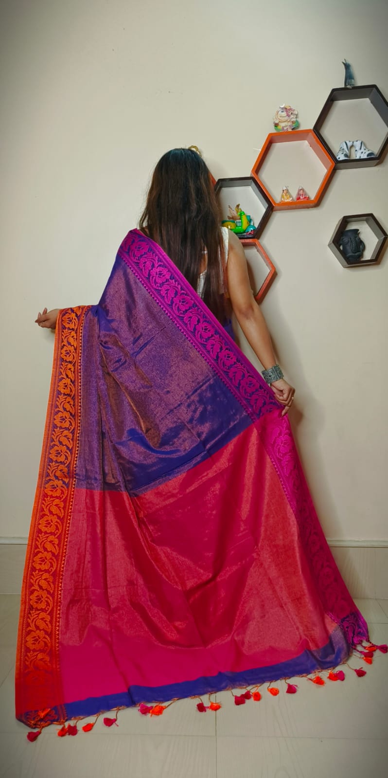 Handloom Tissue Saree-https://i-media.vyaparify.com/vcards/products/28085/WhatsApp-Image-2023-12-13-at-12.10.51-(1).jpeg Image