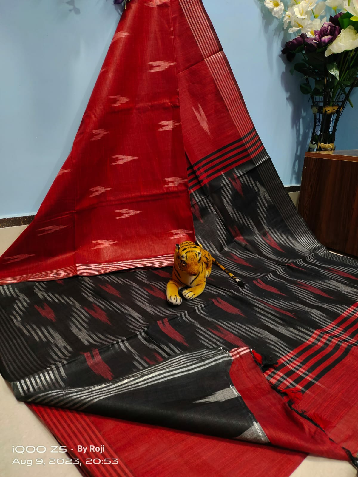 Linen Saree-https://i-media.vyaparify.com/vcards/products/28086/8fd48cc9-56d9-4ee4-ae98-1cc060038412.jpg Image