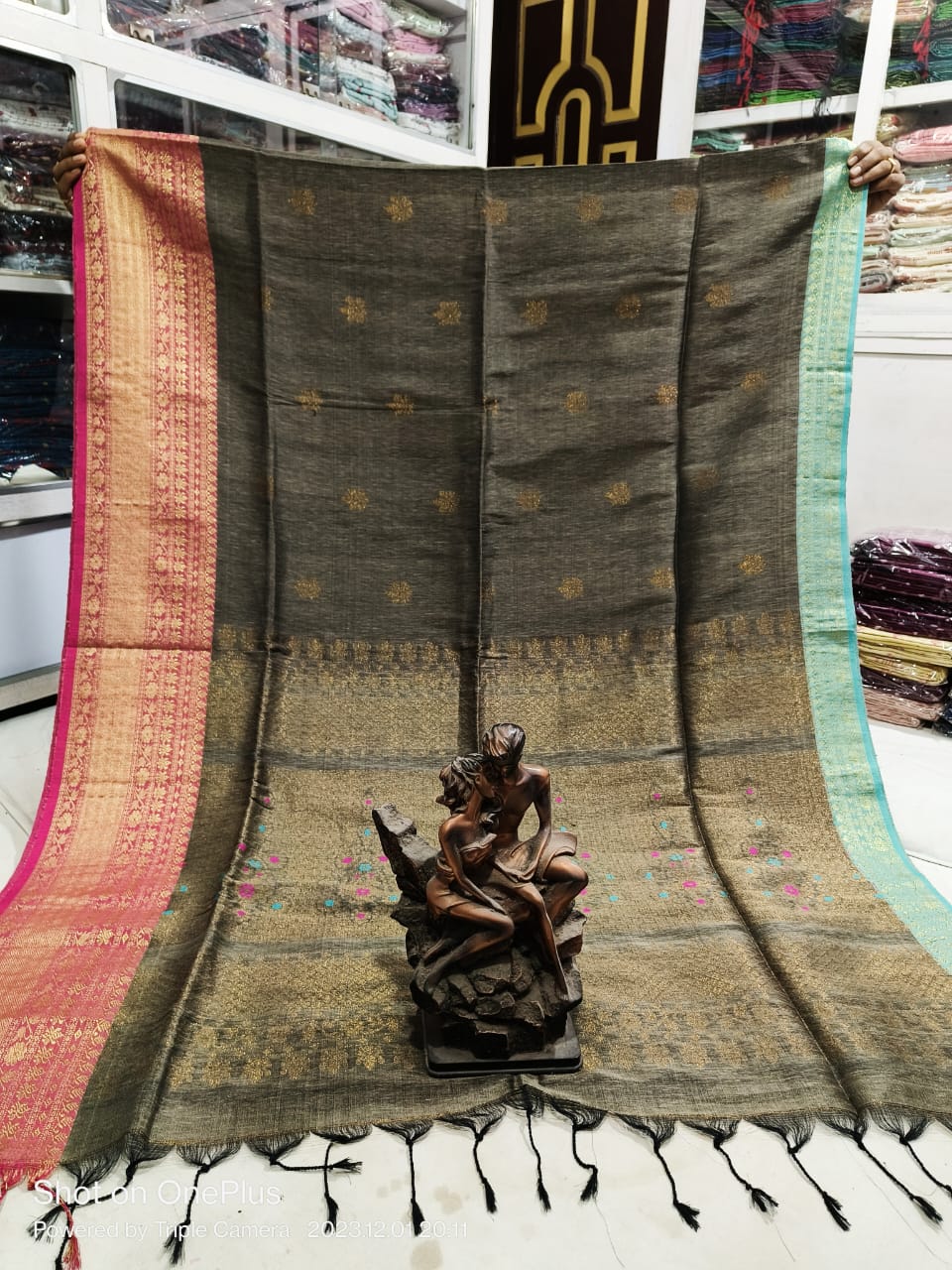 Handloom Khadi Saree-https://i-media.vyaparify.com/vcards/products/28091/WhatsApp-Image-2023-12-13-at-12.10.57-(1).jpeg Image