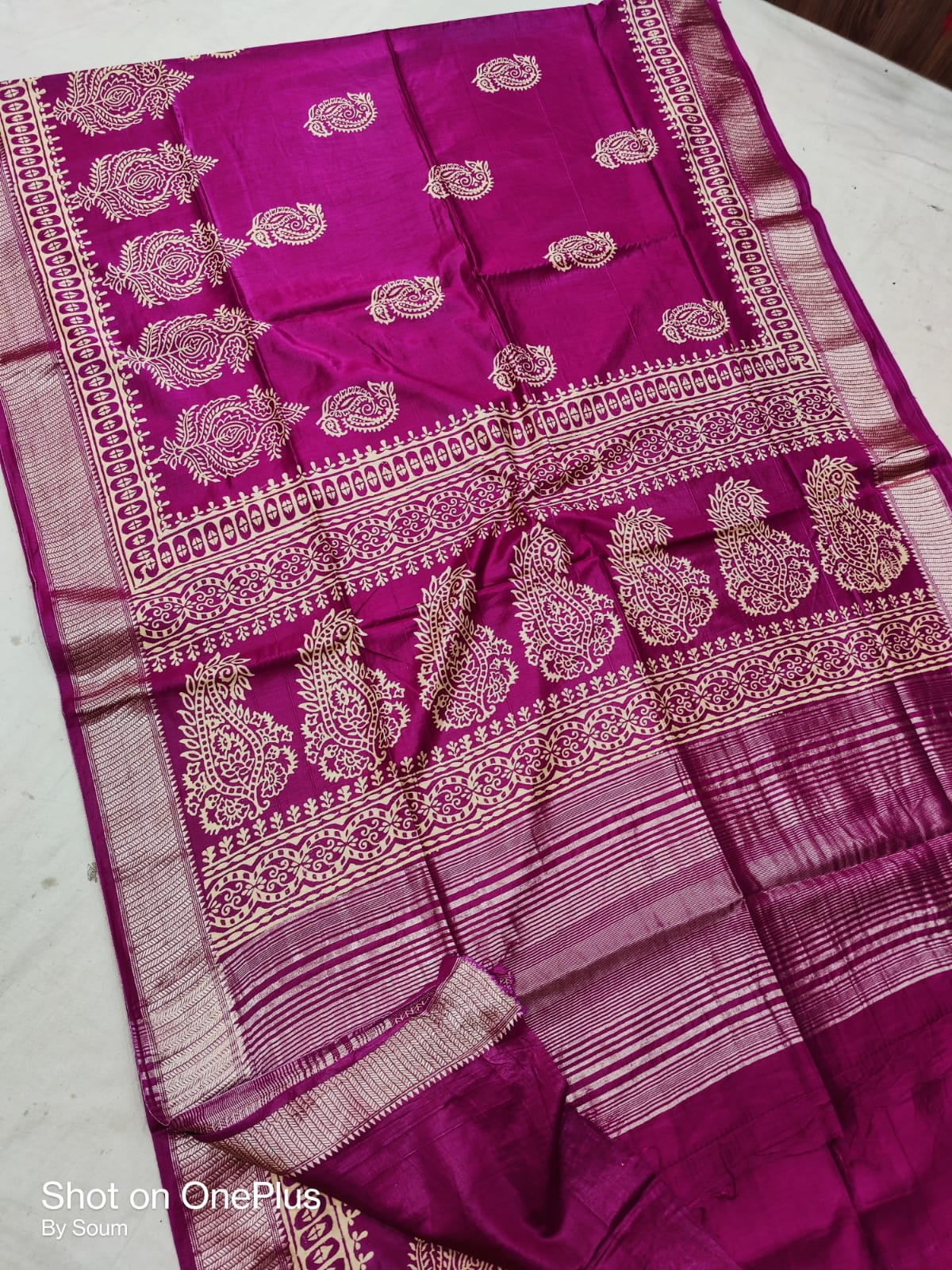 Chanderi silk-https://i-media.vyaparify.com/vcards/products/28093/WhatsApp-Image-2023-12-14-at-10.00.43.jpeg Image