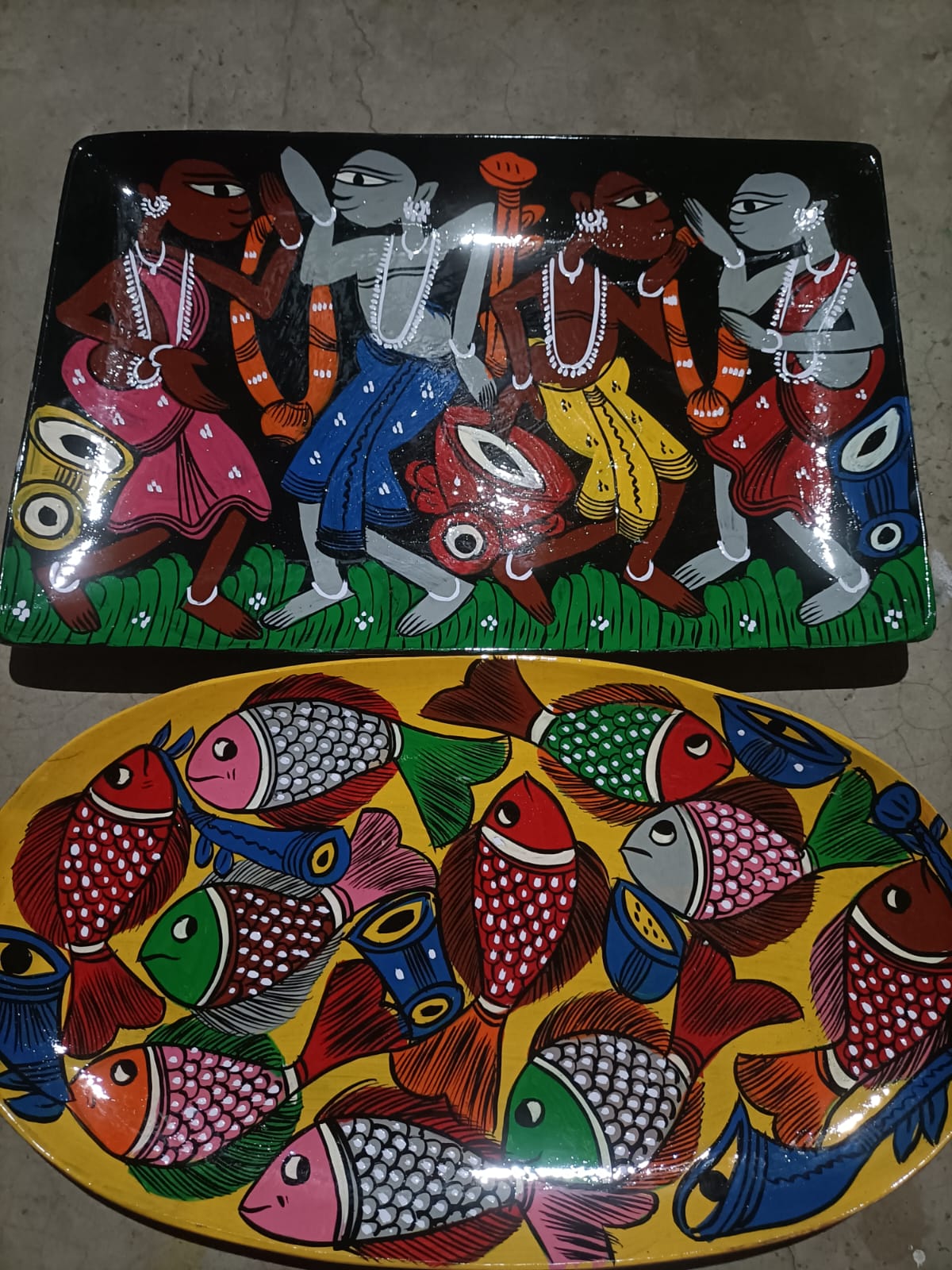 Handpainted Tray-https://i-media.vyaparify.com/vcards/products/28158/8984a4a7-f4b3-4cfc-a31d-beb4591cb4fa.jpg Image