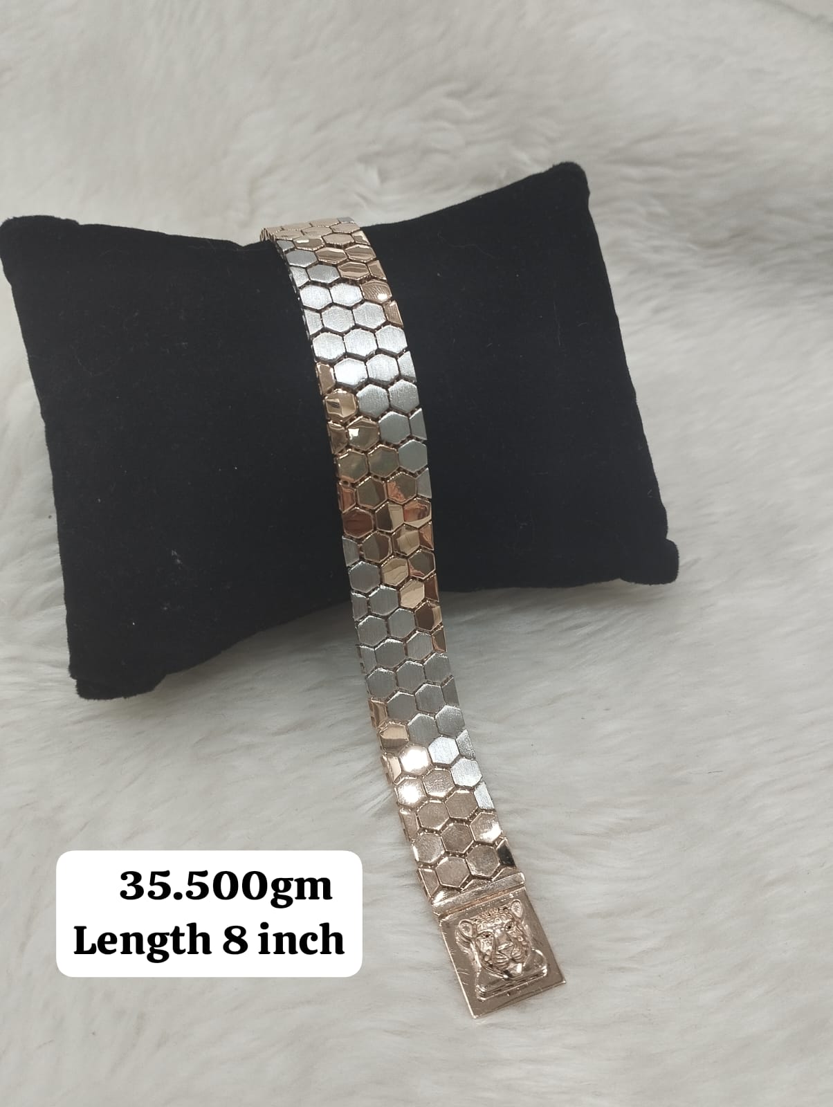 Classic Gold Bracelet-https://i-media.vyaparify.com/vcards/products/28750/Classic-Gold-Bracelet.jpg Image