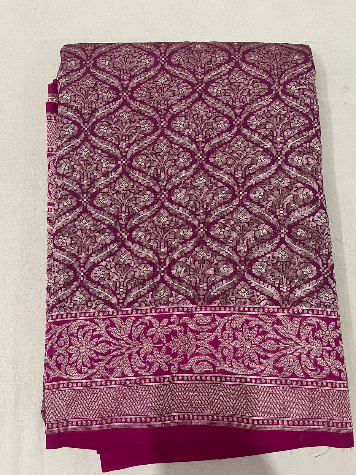 Wine Brocade saree-https://i-media.vyaparify.com/vcards/products/29136/WhatsApp-Image-2024-02-26-at-13.48.07_addc2d1b.jpg Image
