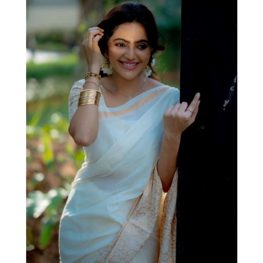 Women's Saree-https://i-media.vyaparify.com/vcards/products/295450/product_1750323335_6853d0873cf0e.png Image