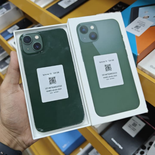 Iphone 13-https://i-media.vyaparify.com/vcards/products/300062/product_1753177360_687f5d108ab46.png Image