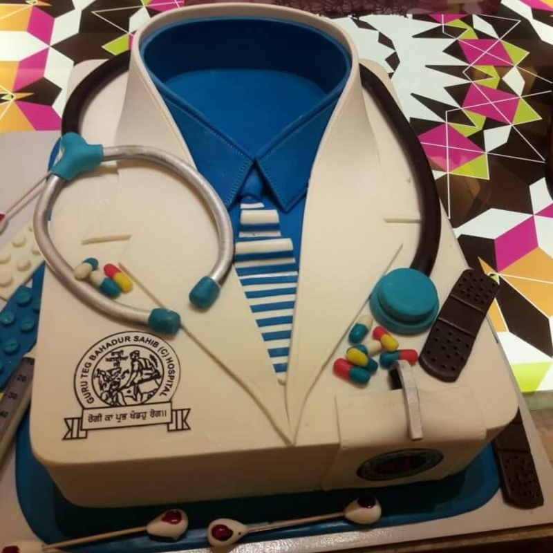 Doctor Coat  Cake 2kg-https://i-media.vyaparify.com/vcards/products/301889/product_1755455037_68a21e3dede87.jpeg Image