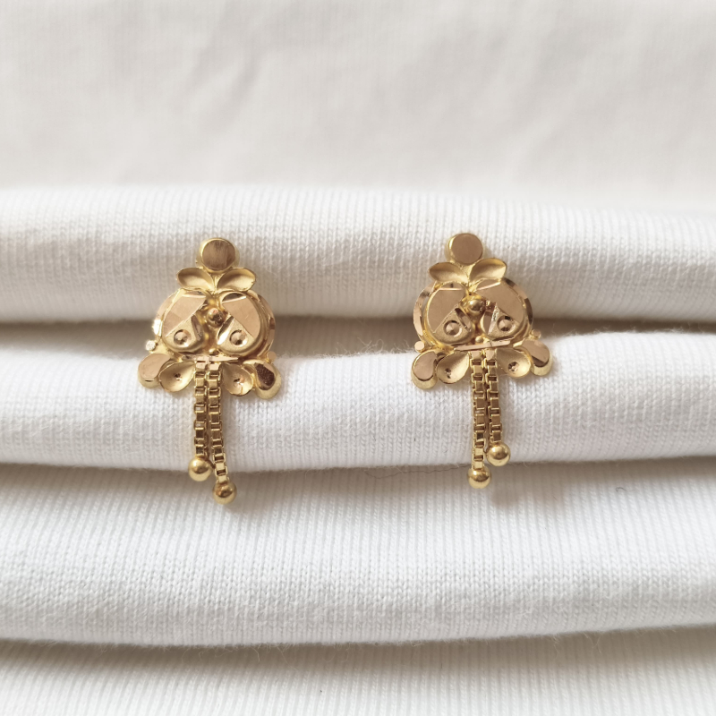 Chain drops studs-https://i-media.vyaparify.com/vcards/products/302059/product_1755689061_68a5b065234f5.jpeg Image