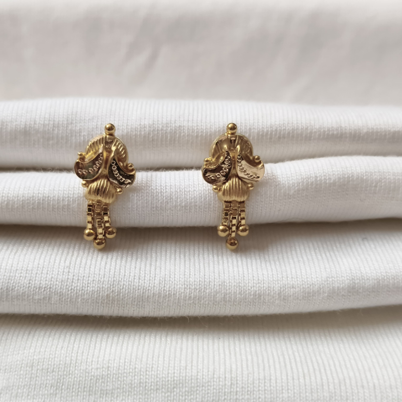 Chain drop studs-https://i-media.vyaparify.com/vcards/products/302060/product_1755689233_68a5b1118dcb8.jpeg Image