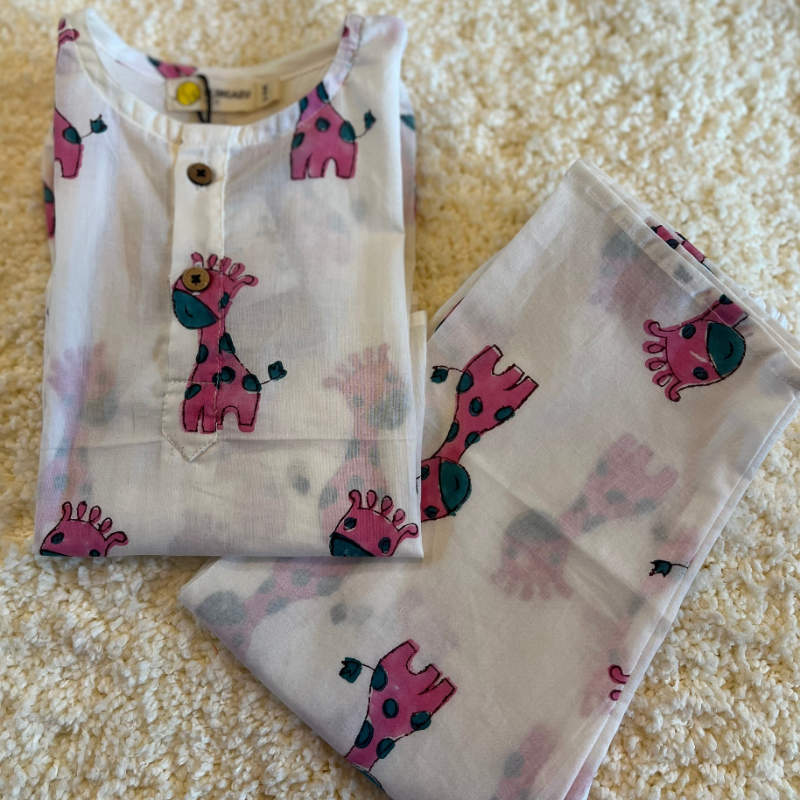 Klingaru Night Suit -  Pink Giraffe-https://i-media.vyaparify.com/vcards/products/302088/product_1755762026_68a6cd6a15165.jpeg Image