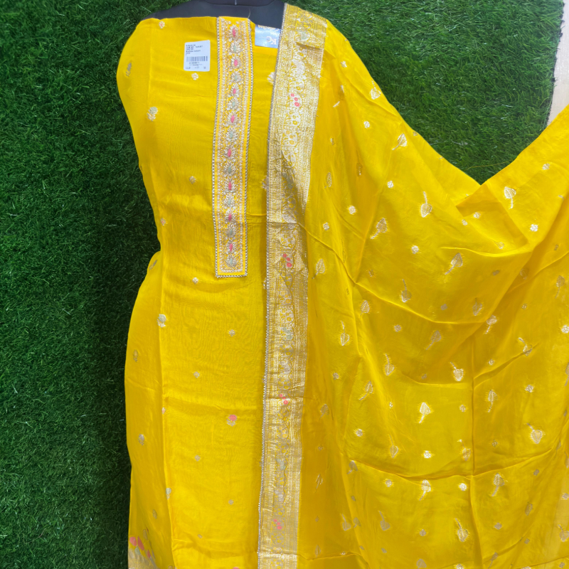 Pure organza banarsi suits-https://i-media.vyaparify.com/vcards/products/302849/product_1757415709_68c0091d69c18.jpeg Image