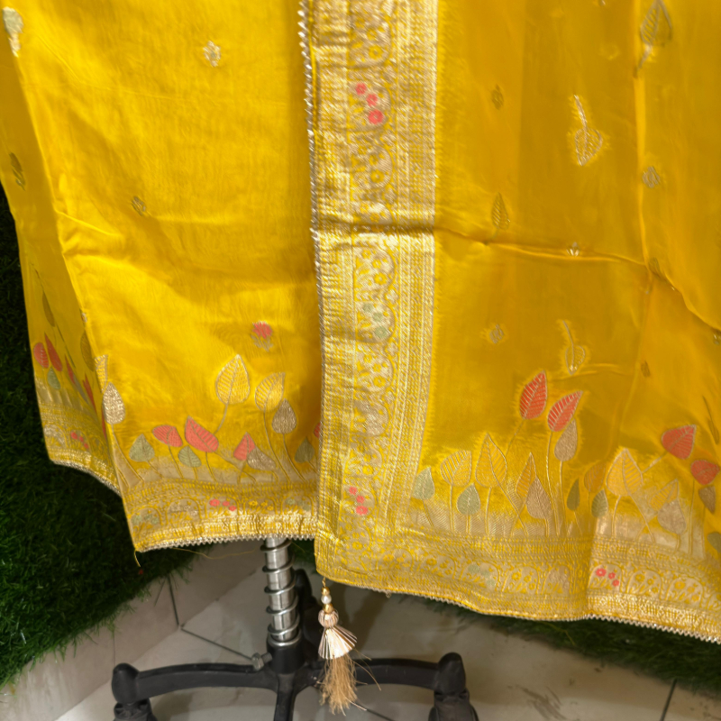 Pure organza banarsi suits-https://i-media.vyaparify.com/vcards/products/302851/product_1757415710_68c0091e11b67.jpeg Image