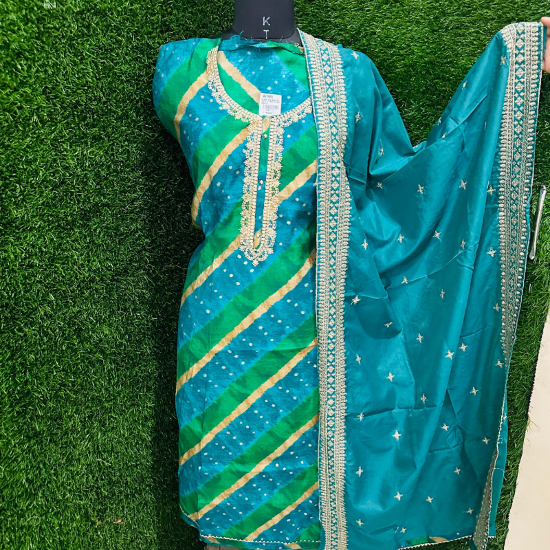 Designer suit-https://i-media.vyaparify.com/vcards/products/302859/product_1757417409_68c00fc1e8614.jpeg Image