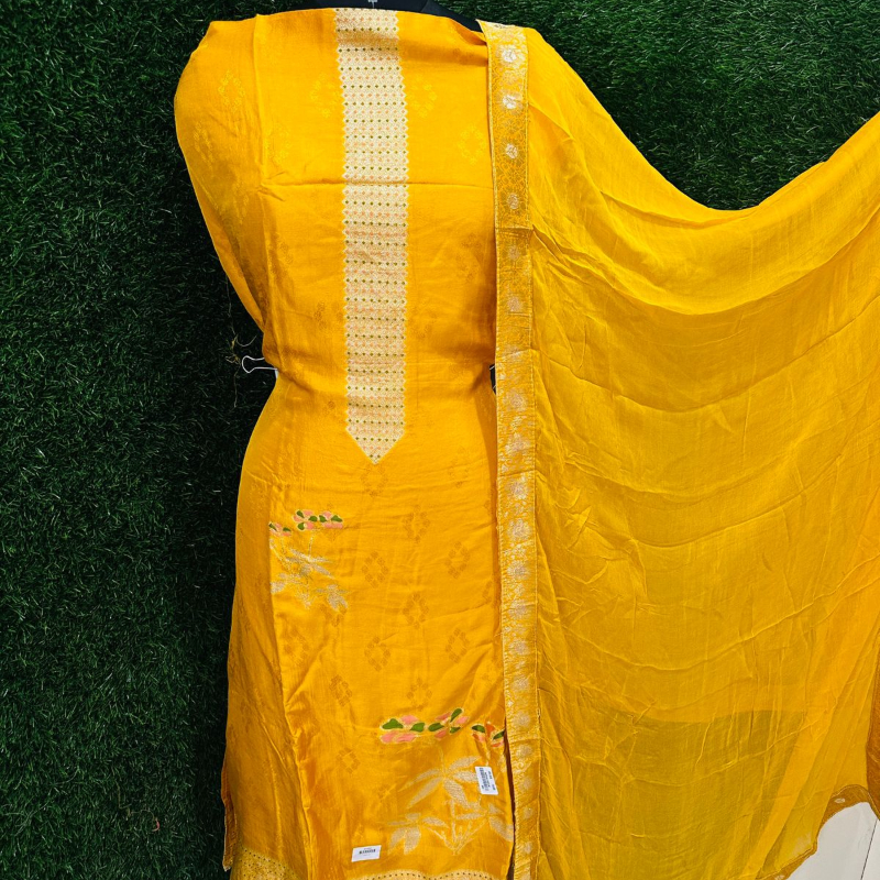 Banarsi suits-https://i-media.vyaparify.com/vcards/products/302861/product_1757417640_68c010a8cb839.jpeg Image