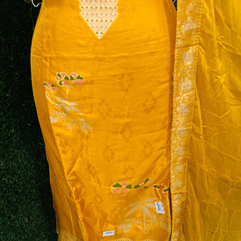 Banarsi suits-https://i-media.vyaparify.com/vcards/products/302862/product_1757417641_68c010a928f7b.jpeg Image