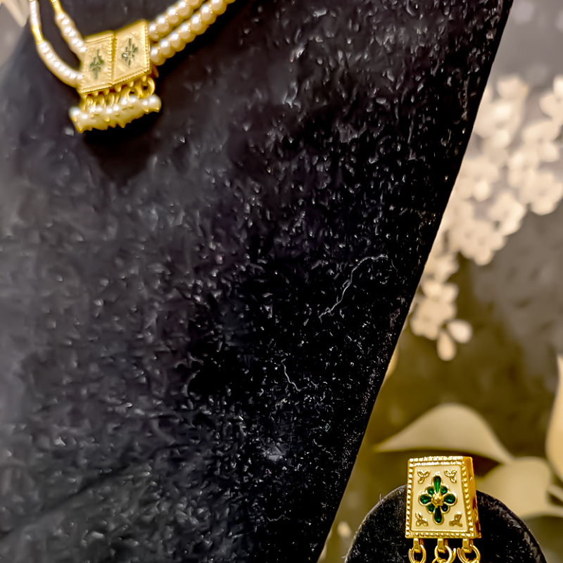 Jewellery set-https://i-media.vyaparify.com/vcards/products/303166/product_1758005251_68c908037403c.jpeg Image