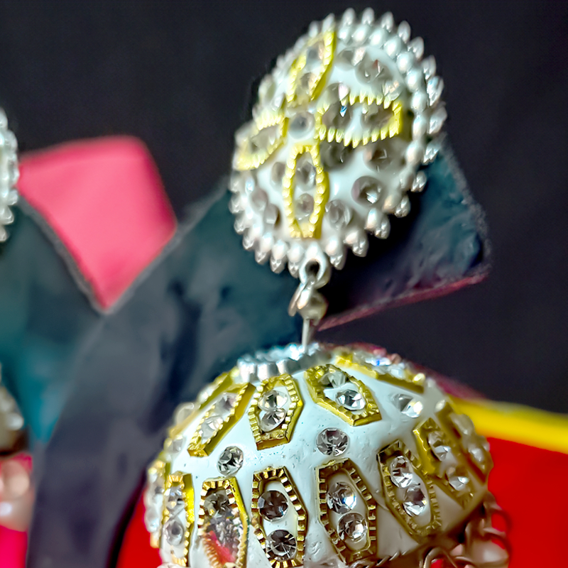 WHITE GOLDEN JHUMKI-https://i-media.vyaparify.com/vcards/products/303176/product_1758006453_68c90cb58cb93.jpeg Image