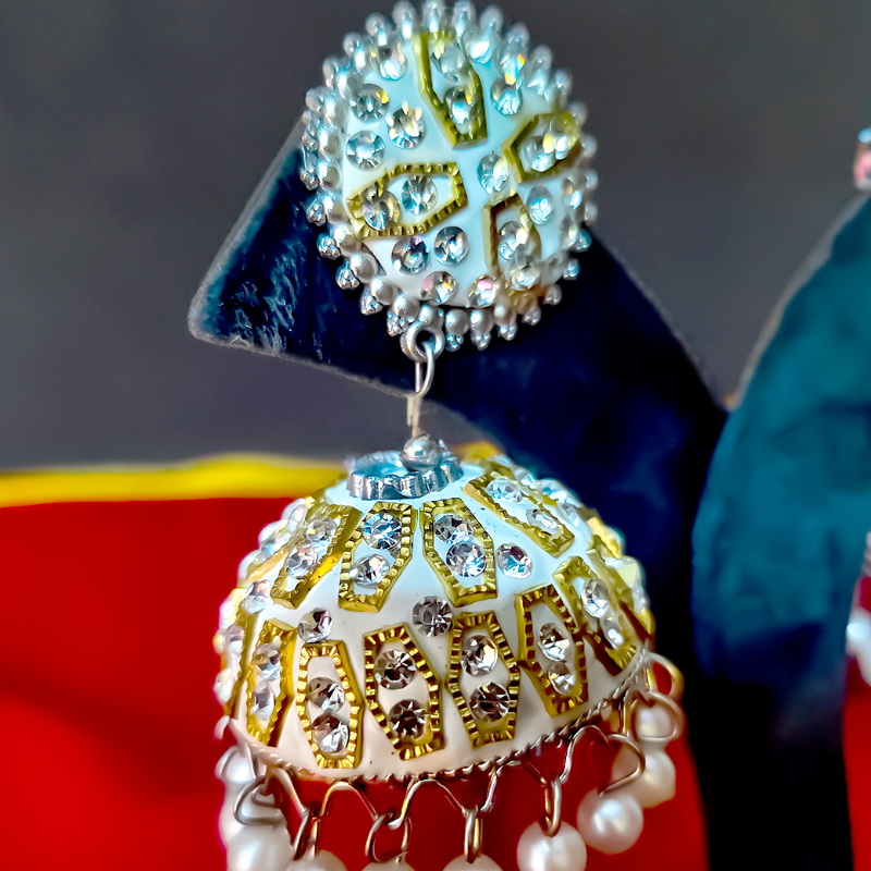 WHITE GOLDEN JHUMKI-https://i-media.vyaparify.com/vcards/products/303177/product_1758006453_68c90cb5ded55.jpeg Image