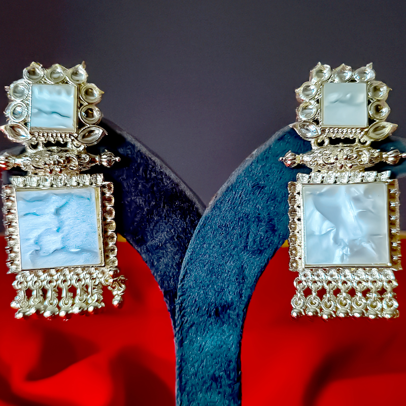 MILKY WHITE & GOLDEN JHUMKI-https://i-media.vyaparify.com/vcards/products/303183/product_1758007094_68c90f3610553.jpeg Image