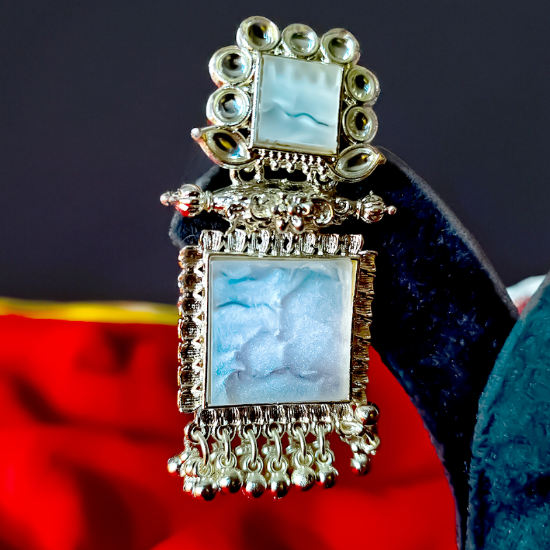 MILKY WHITE & GOLDEN JHUMKI-https://i-media.vyaparify.com/vcards/products/303184/product_1758007094_68c90f3665ee0.jpeg Image