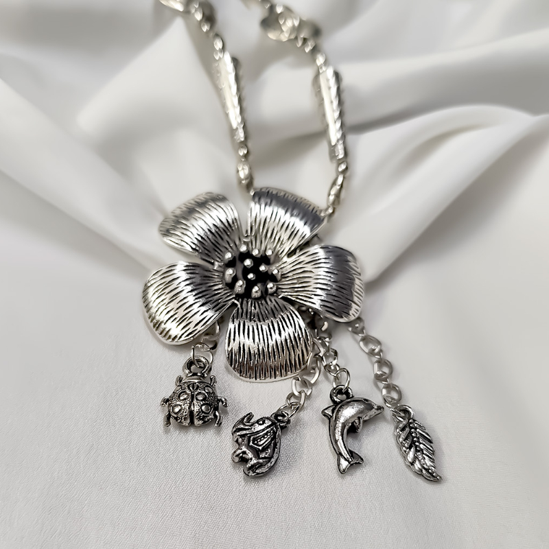OXIDISED NECKLACE WITH FLOWER DESIGN-https://i-media.vyaparify.com/vcards/products/303594/product_1758111575_68caa757ac9ea.jpeg Image