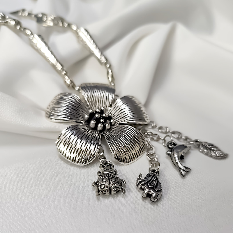 OXIDISED NECKLACE WITH FLOWER DESIGN-https://i-media.vyaparify.com/vcards/products/303595/product_1758111576_68caa75804a6f.jpeg Image
