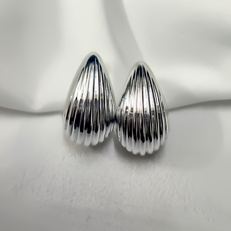 EARRINGS-https://i-media.vyaparify.com/vcards/products/303664/product_1758116505_68caba99245e1.jpeg Image