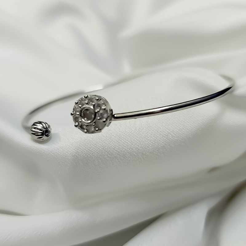 OXIDISED BRACELET WITH SILVER STONE-https://i-media.vyaparify.com/vcards/products/303680/product_1758117247_68cabd7f520c0.jpeg Image