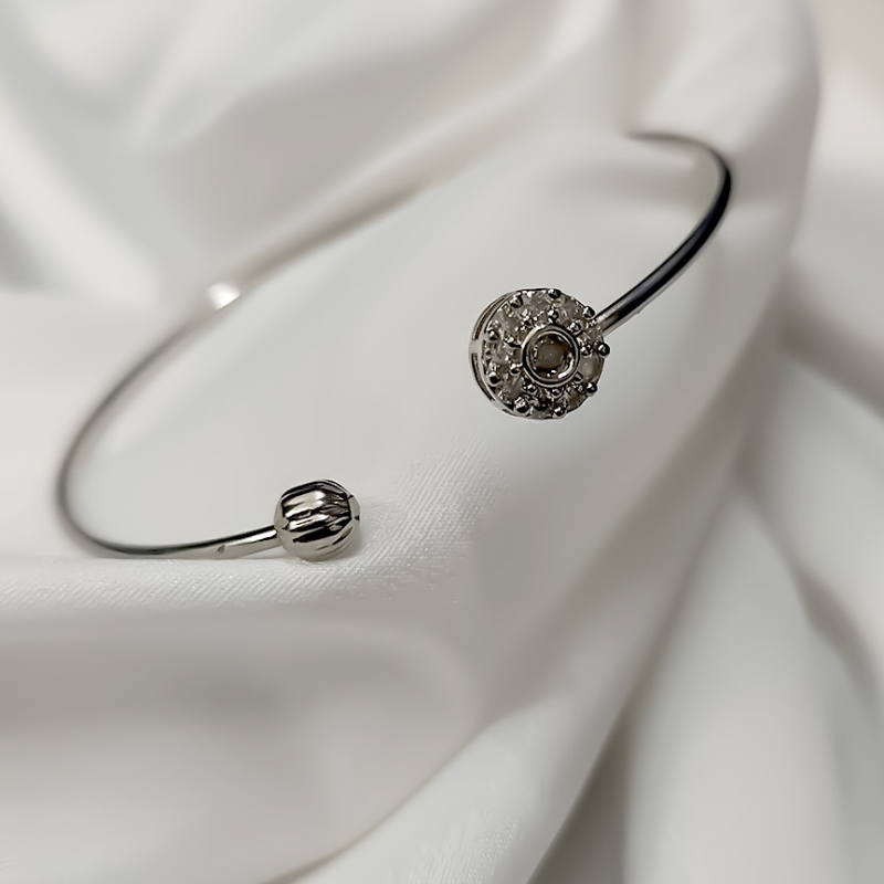 OXIDISED BRACELET WITH SILVER STONE-https://i-media.vyaparify.com/vcards/products/303681/product_1758117247_68cabd7f88925.jpeg Image