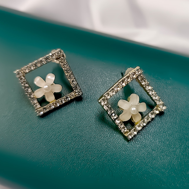 Crystal Square Floral Stud Earrings With Pearl-https://i-media.vyaparify.com/vcards/products/303694/product_1758118644_68cac2f4844b9.jpeg Image