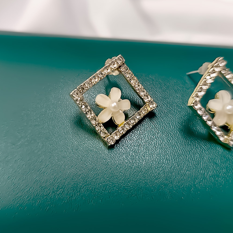 Crystal Square Floral Stud Earrings With Pearl-https://i-media.vyaparify.com/vcards/products/303696/product_1758118645_68cac2f524375.jpeg Image