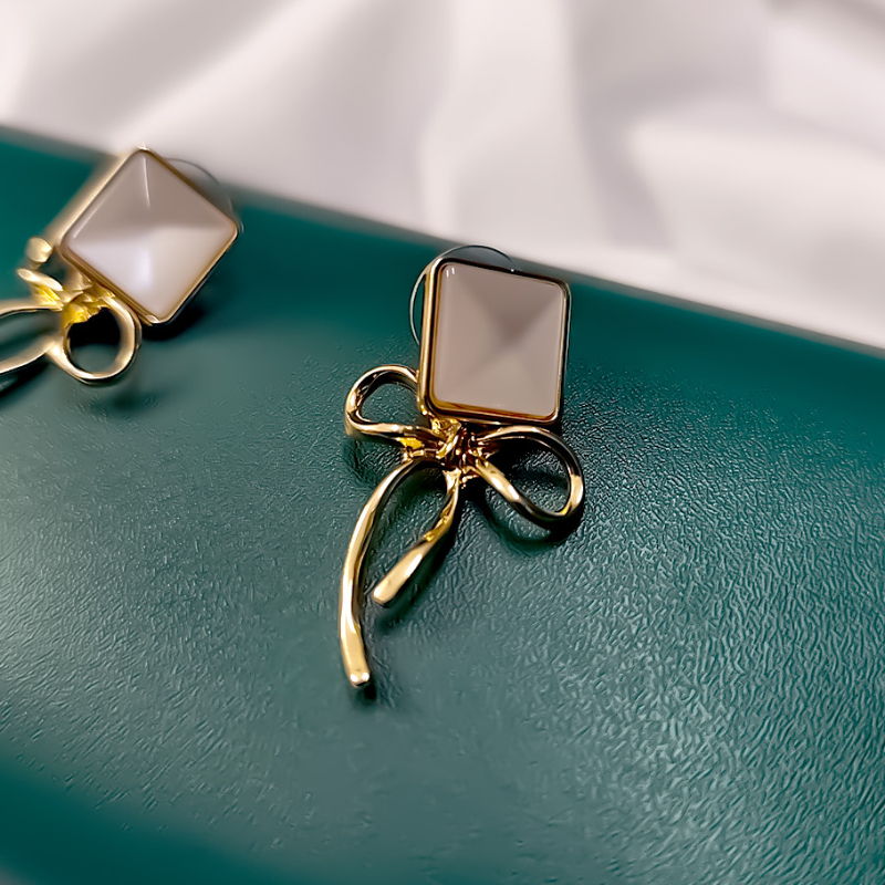 Beautiful Gold Bow Imitation Earrings-https://i-media.vyaparify.com/vcards/products/303697/product_1758118869_68cac3d554047.jpeg Image