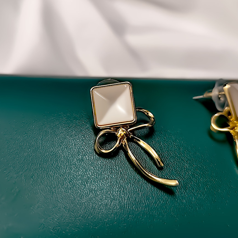 Beautiful Gold Bow Imitation Earrings-https://i-media.vyaparify.com/vcards/products/303698/product_1758118869_68cac3d59adec.jpeg Image