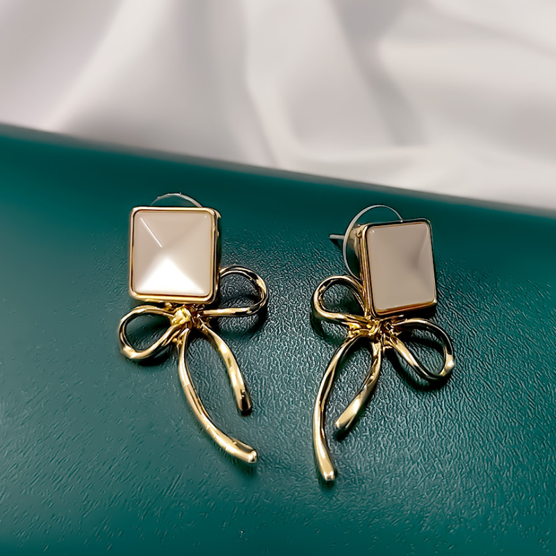 Beautiful Gold Bow Imitation Earrings-https://i-media.vyaparify.com/vcards/products/303699/product_1758118869_68cac3d5dd83b.jpeg Image