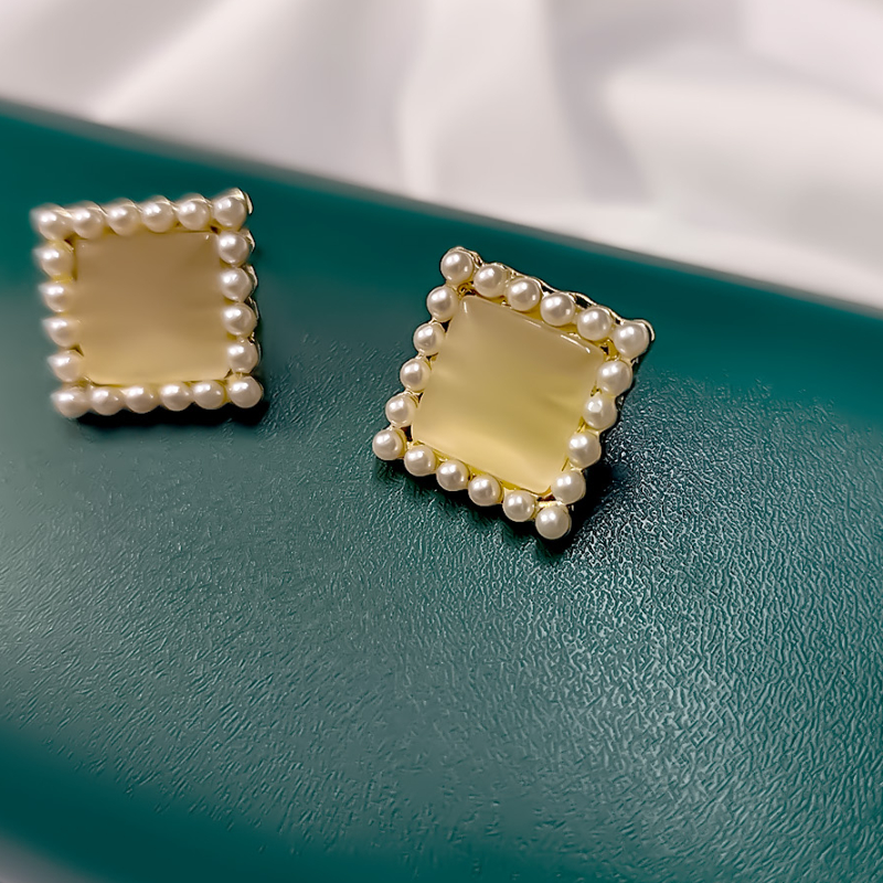 EARRINGS-https://i-media.vyaparify.com/vcards/products/303708/product_1758179046_68cbaee6697dc.jpeg Image