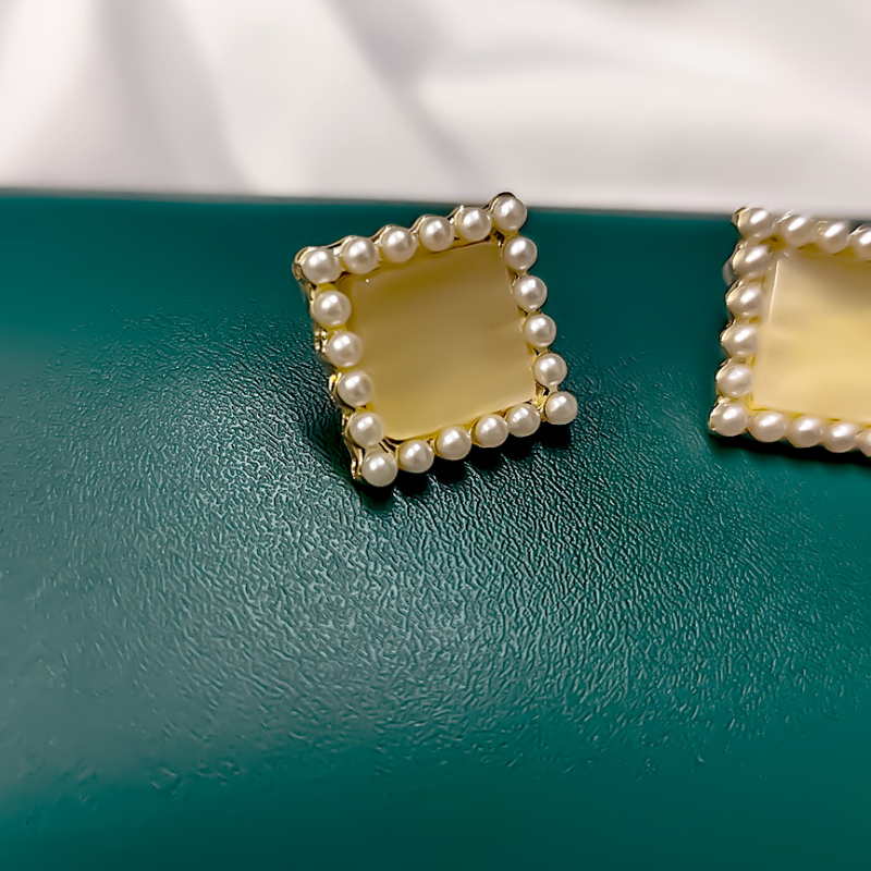 EARRINGS-https://i-media.vyaparify.com/vcards/products/303709/product_1758179046_68cbaee6b1635.jpeg Image