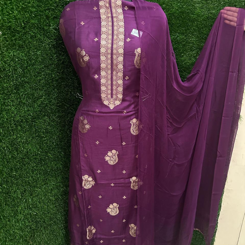 Banarsi suits with pure dupatta only-https://i-media.vyaparify.com/vcards/products/304324/product_1759149361_68da7d31c041a.jpeg Image