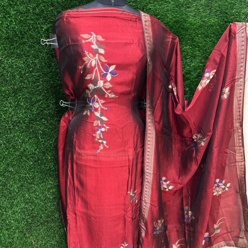 Pure banarsi suits in new design-https://i-media.vyaparify.com/vcards/products/304348/product_1759150454_68da81766e12b.jpeg Image