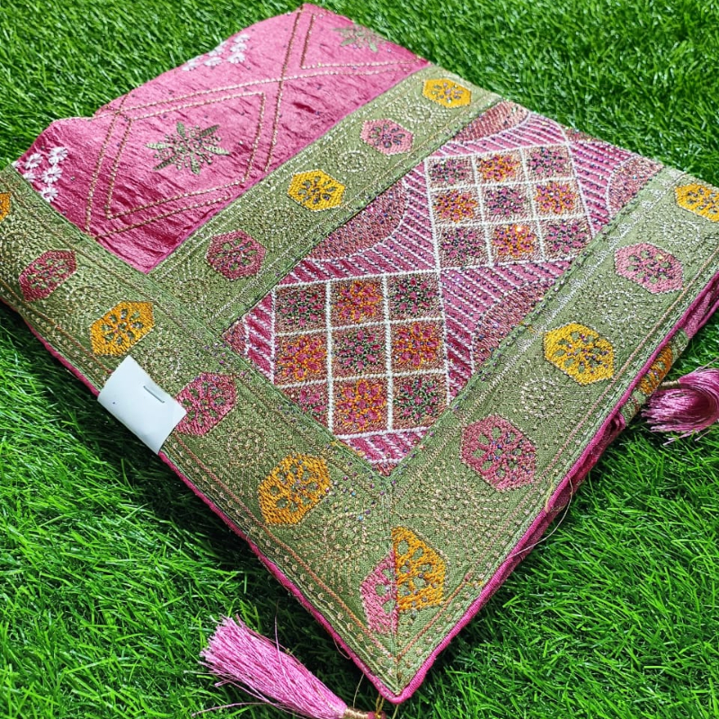 Gujrati Saree-https://i-media.vyaparify.com/vcards/products/304580/product_1759731437_68e35eed6049a.jpeg Image
