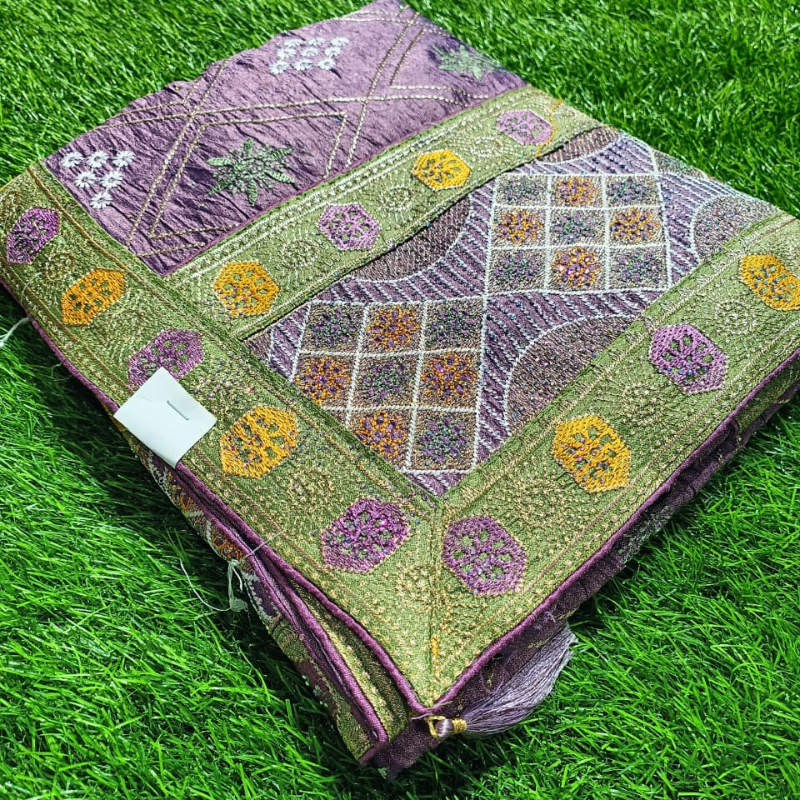 Gujrati Saree-https://i-media.vyaparify.com/vcards/products/304581/product_1759731437_68e35eeda65e9.jpeg Image