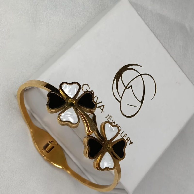 Floral Charm Bracelet-https://i-media.vyaparify.com/vcards/products/305140/product_1761728316_6901d73c50aac.jpeg Image