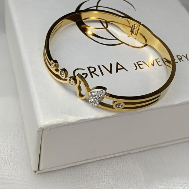 Golden Butterfly Sparkle Bracelet-https://i-media.vyaparify.com/vcards/products/305166/product_1761735009_6901f1618b2f1.jpeg Image