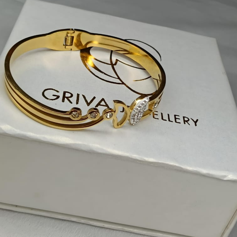 Golden Butterfly Sparkle Bracelet-https://i-media.vyaparify.com/vcards/products/305167/product_1761735009_6901f161bbd2f.jpeg Image