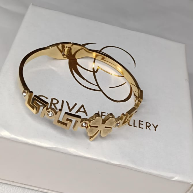 Golden Charm Bracelet-https://i-media.vyaparify.com/vcards/products/305169/product_1761735288_6901f2788859b.jpeg Image