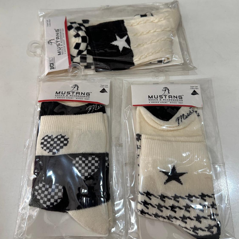comfortable socks 140/- per pair-https://i-media.vyaparify.com/vcards/products/305578/product_1763620919_691eb837876a7.jpeg Image