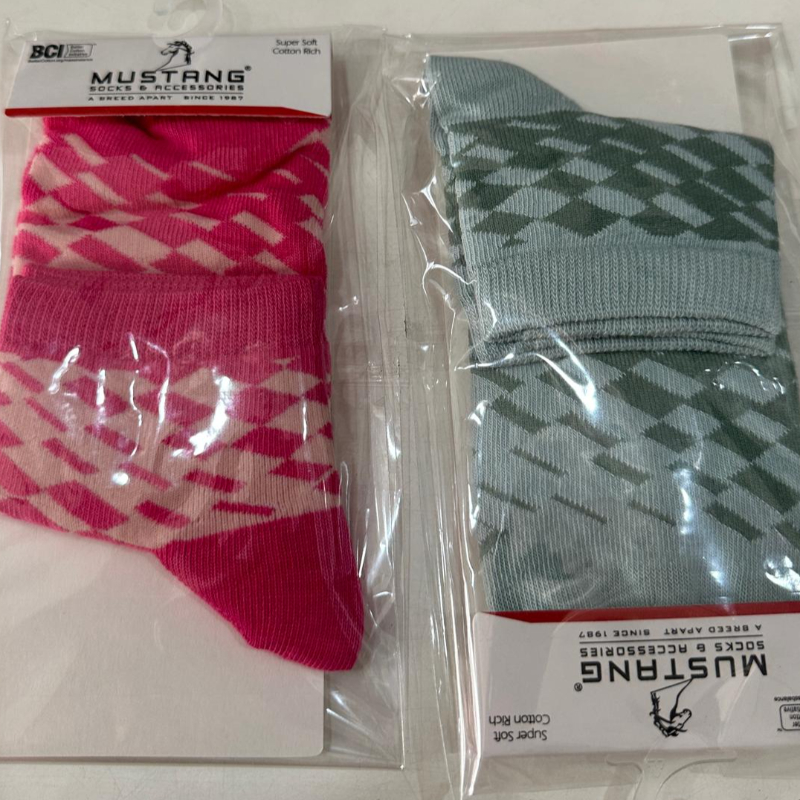 red or green socks 130/- per pair-https://i-media.vyaparify.com/vcards/products/305580/product_1763621249_691eb981ddbf1.jpeg Image