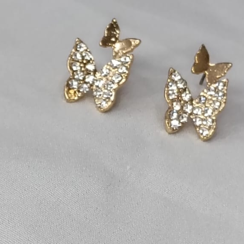 Flutter Glow Studs-https://i-media.vyaparify.com/vcards/products/305593/product_1763713479_692021c78c745.jpeg Image