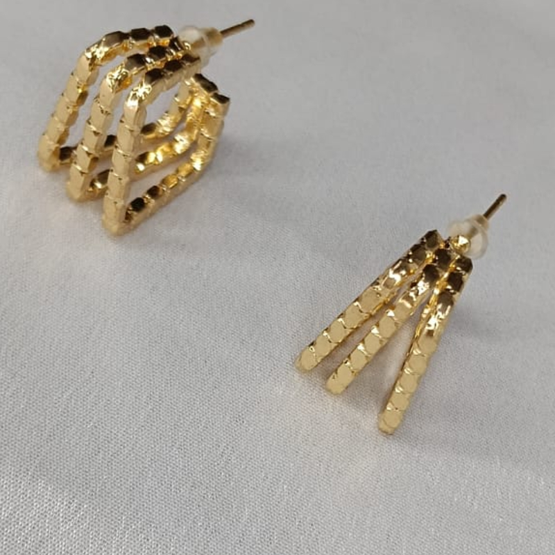 Golden Prism Studs-https://i-media.vyaparify.com/vcards/products/305594/product_1763714507_692025cb8db91.jpeg Image